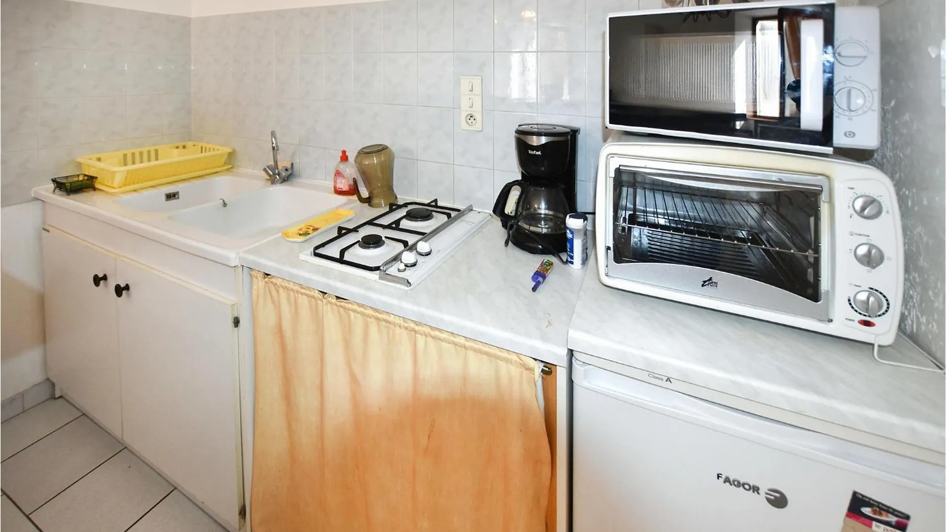 Gorgeous Apartment In Ruoms With Kitchen