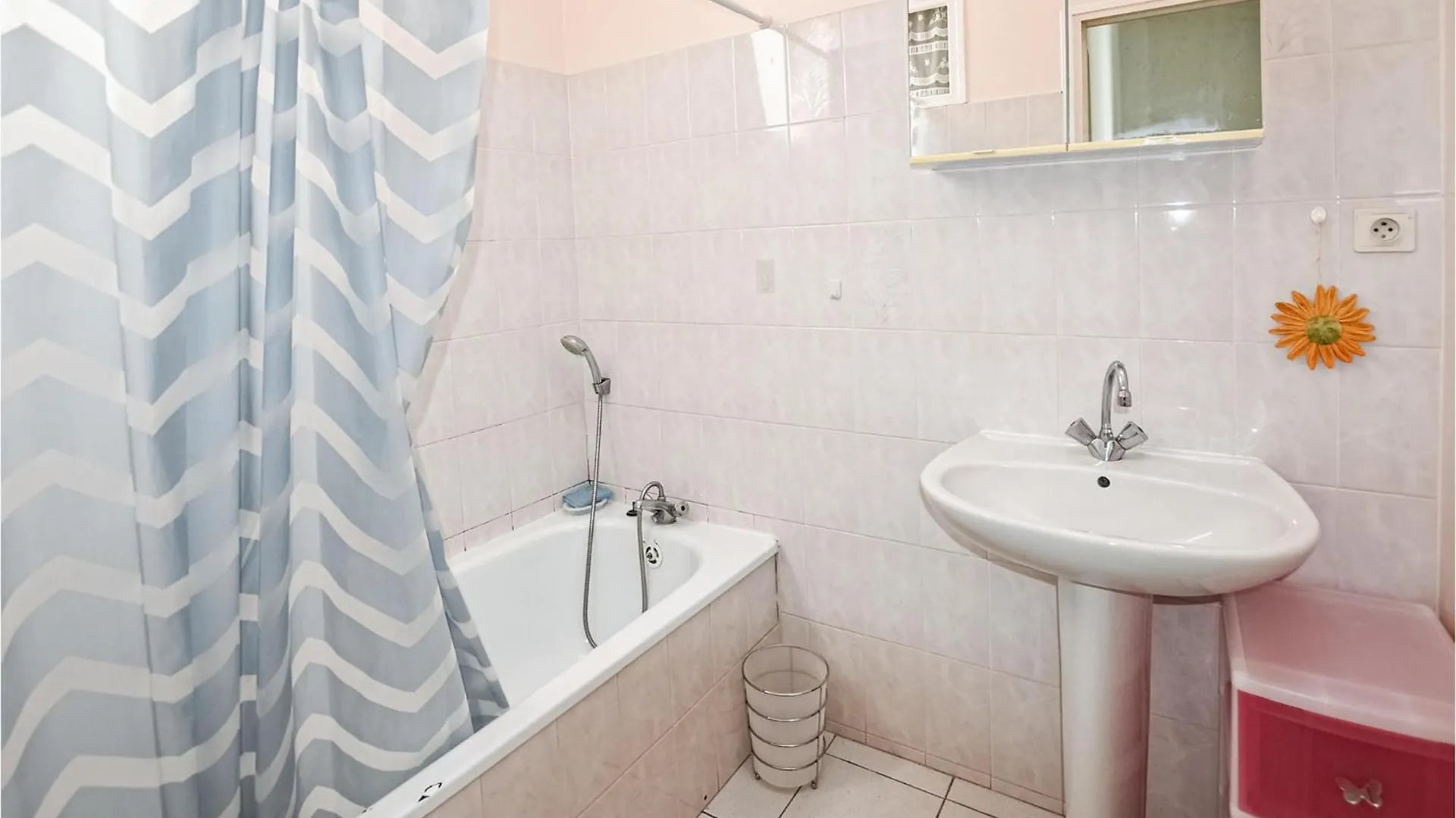 Gorgeous Apartment In Ruoms With Kitchen
