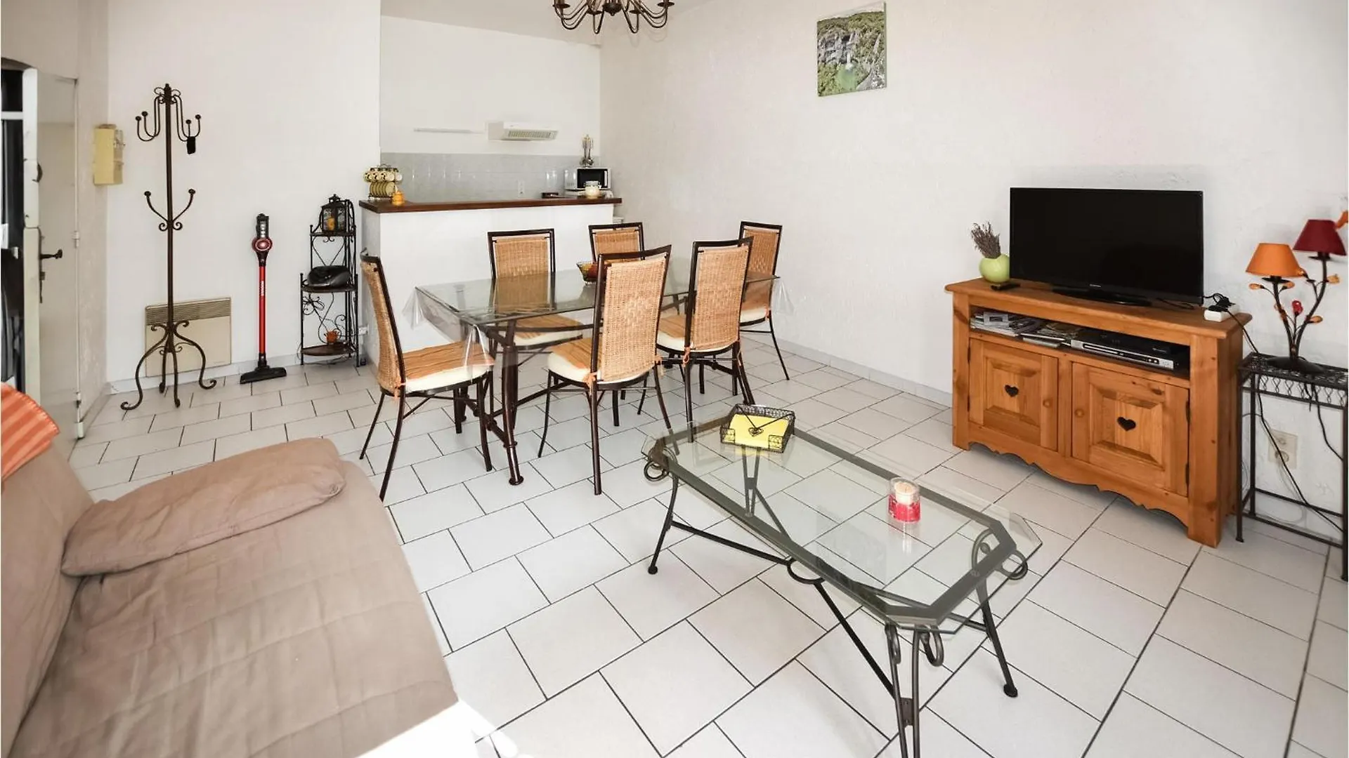 Gorgeous Apartment In Ruoms With Kitchen